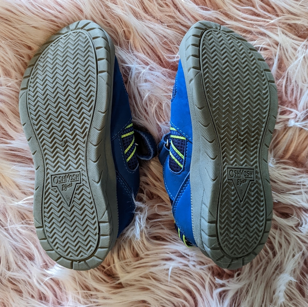 Oshkosh B'gosh Water Shoes - Picture 2 of 3